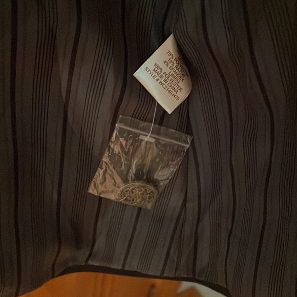 Forest green blazer size medium Willow and Clay with fabulous buttons - Picture 3 of 6